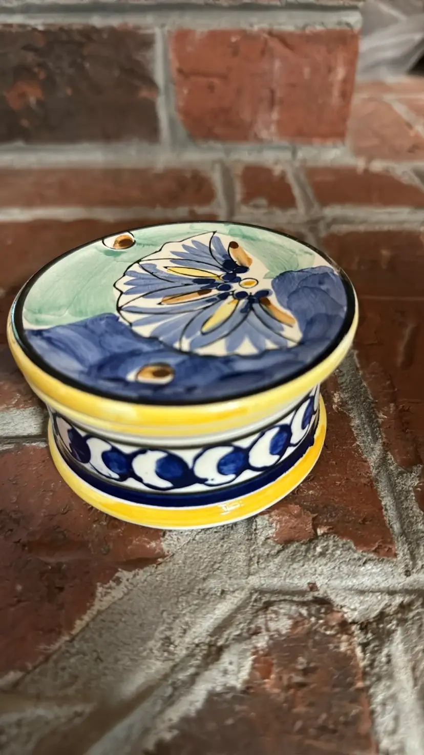 DIPINTA A MANO Italy Signed Trinket Box Ceramic Pottery 3.5” diameter