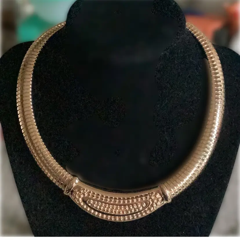 1980s Omega Gold Tone Choker Style Necklace 17” Has A Bit Of Stretch As Well