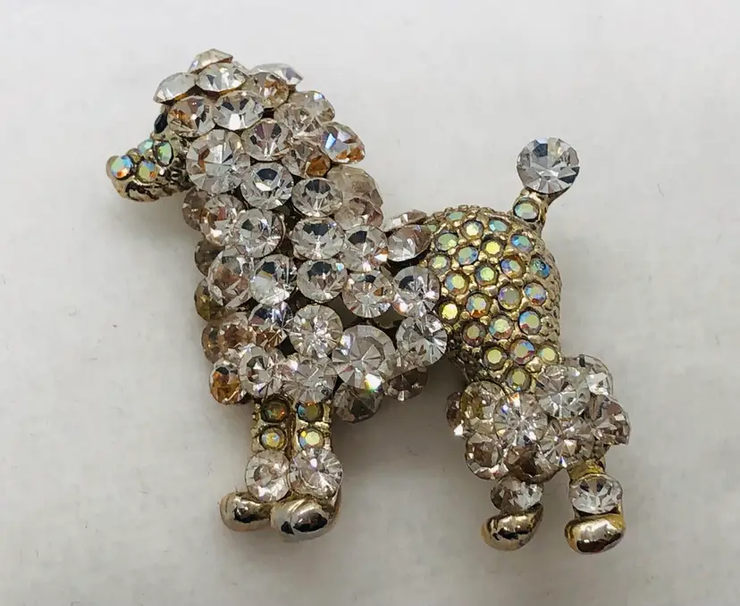 VINTAGE DOG/POODLE RHINESTONE ENCRUSTED GOLD TONE 1 1/4” BROOCH PIN 