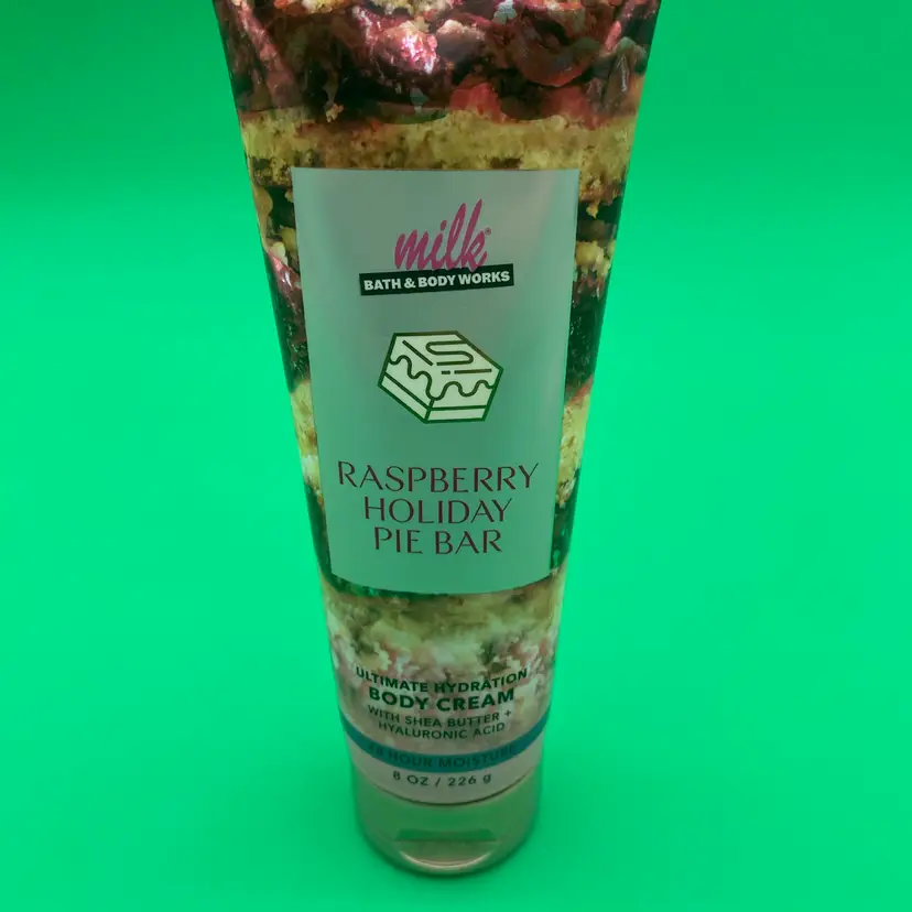 Bath & Body Works Milk Raspberry Holiday Pie Bar 8 oz Body Cream - New