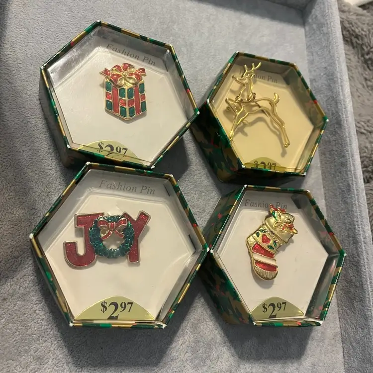 Lot Of Four Vintage Christmas Brooches In Original Box