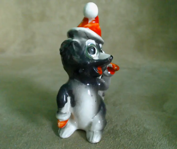 Vintage Santa Skunk Single Shaker | Kitschy Anthropomorphic Skunk Dressed For Christmas | 1960s Kreiss & Company Made in Japan