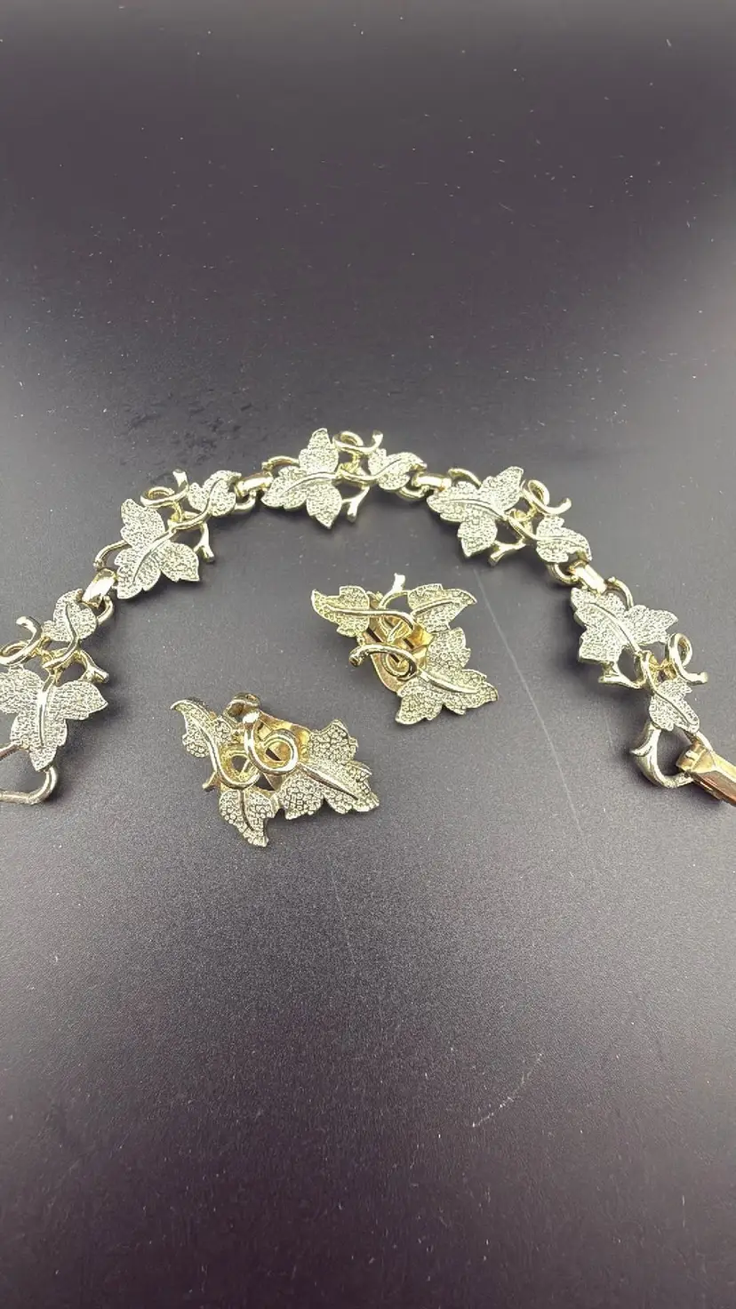 22 Sarah Coventry Plain and Fancy – Bracelet and Clip Earrings in Gold Tone