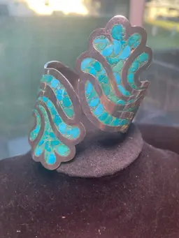 Beautiful Large Sterling Silver Hinged Bracelet with Inlay Turquoise Chips