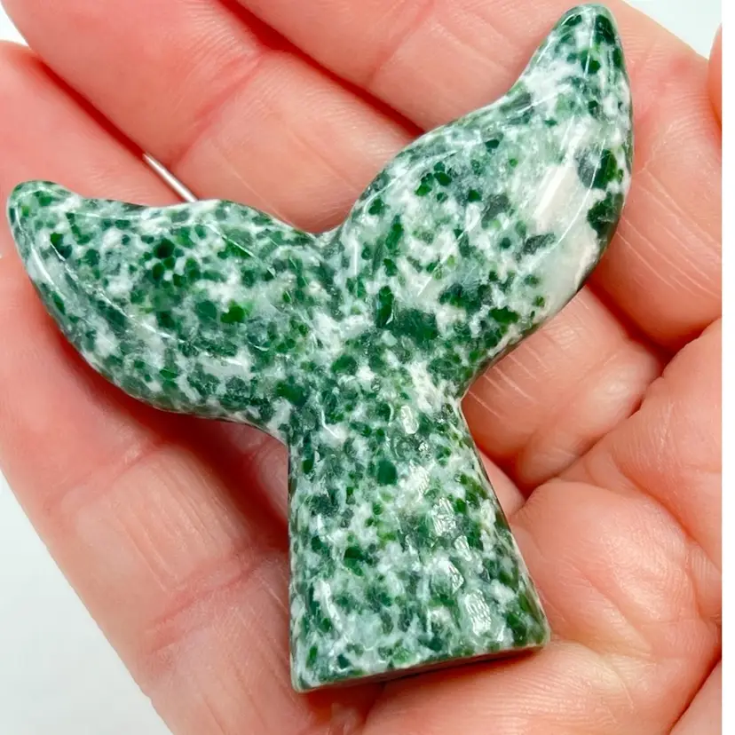 Tree Agate Mermaid 🧜‍♀️ Tail Or Whale 🐋 Fluke. Beautiful Green & White Carved Stone. 2” Tall.