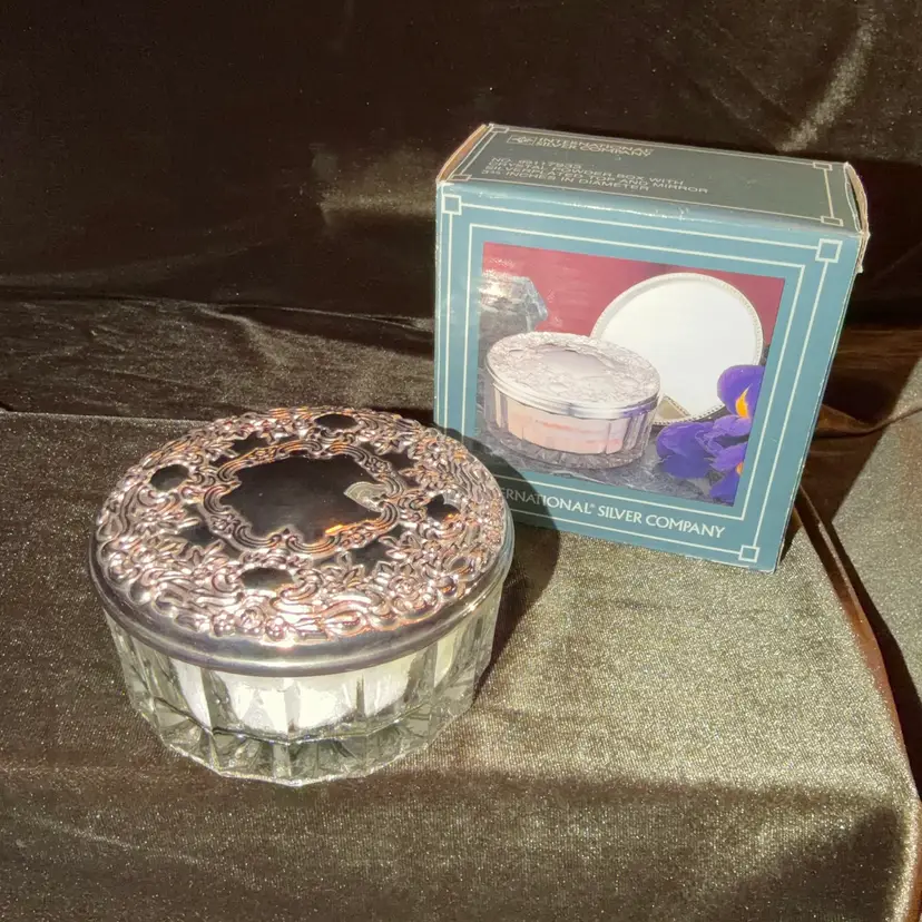 Vintage International Silver Company Crystal Powder Box Silver Plated Lid Mirror Puff & Screen New in Box