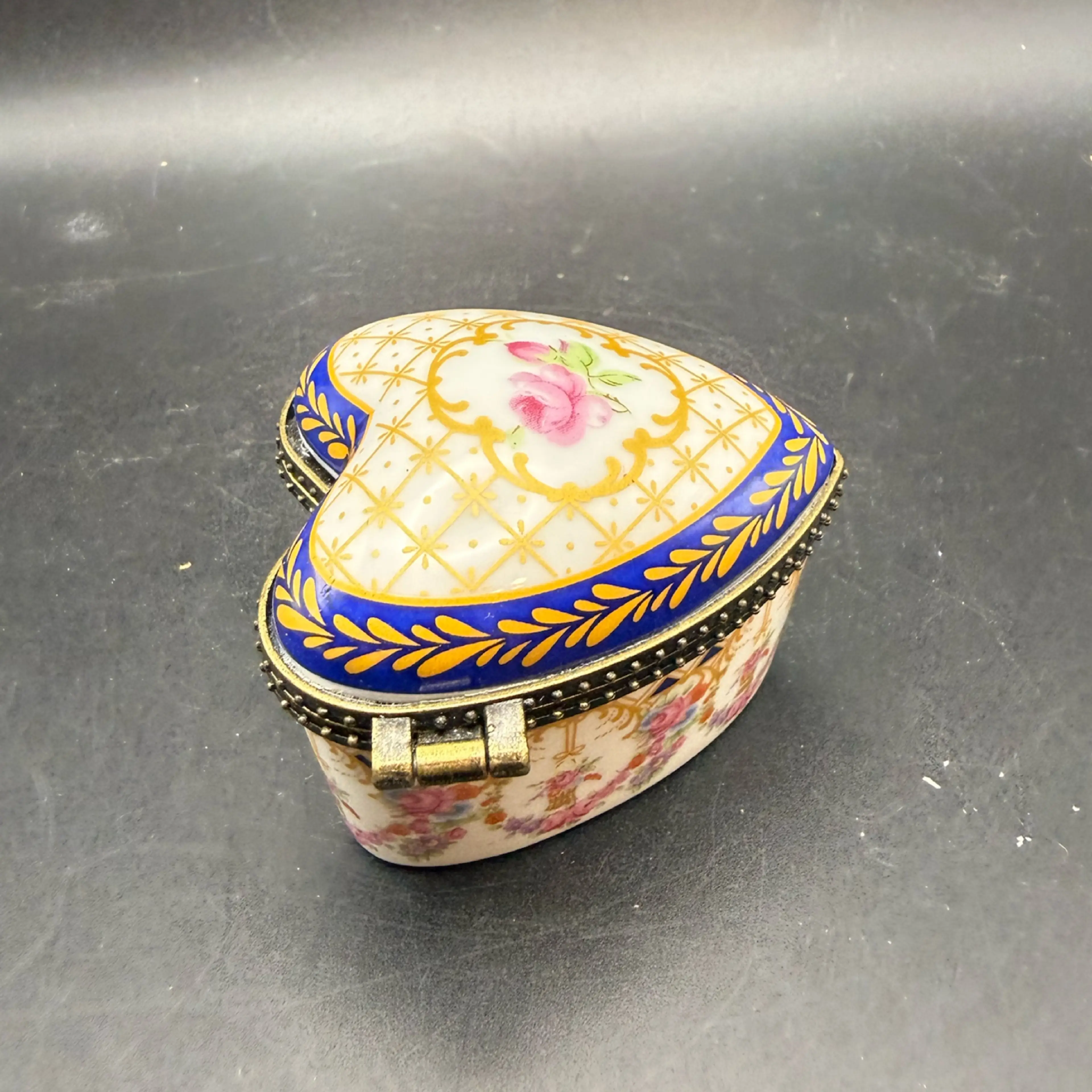 Image 4 of 6