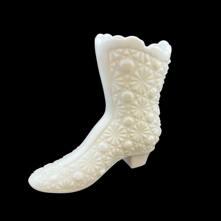 Vintage Fenton Daisy And Button Milk Glass Boot 4.25” FF