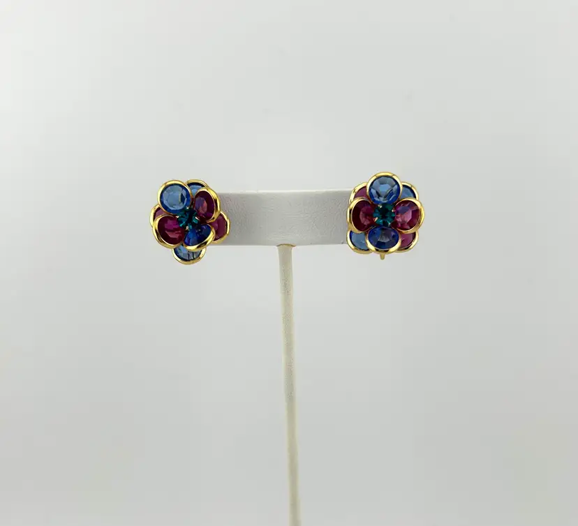 Vintage Gold Tone & Faceted Glass Clip-on Earrings .75”