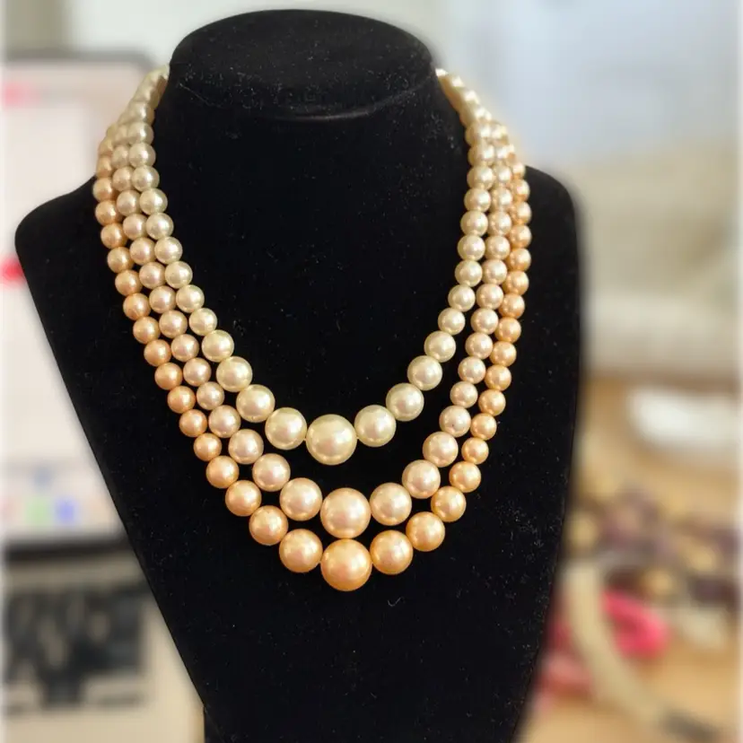 VTG. Faux Tri Color Pearls