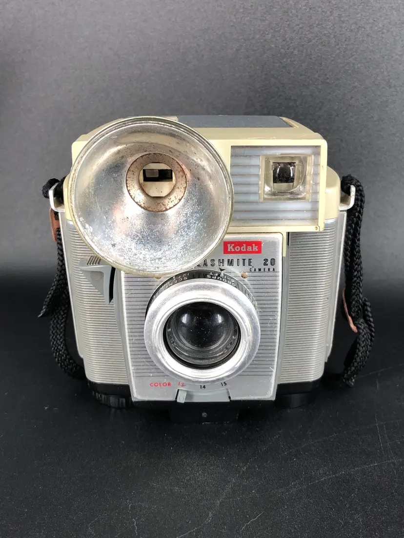 Vintage Kodak Brownie Flashmite 20 Model 620 Film Camera