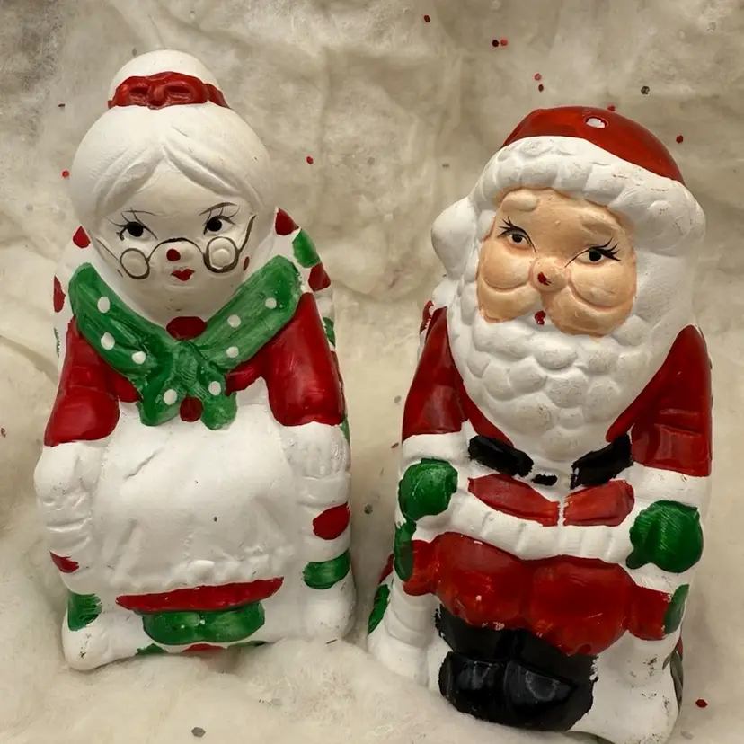 Vintage  Christmas Santa And Mrs Klaus Salt And Pepper Shakers