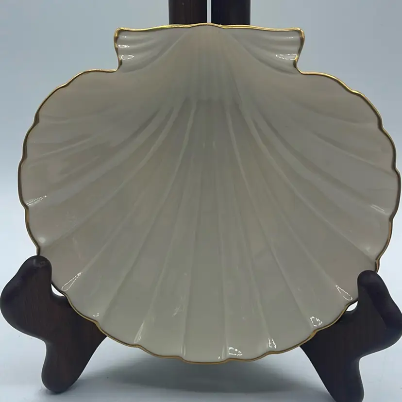 Lenox Shell Bowl Gold Rim 7”