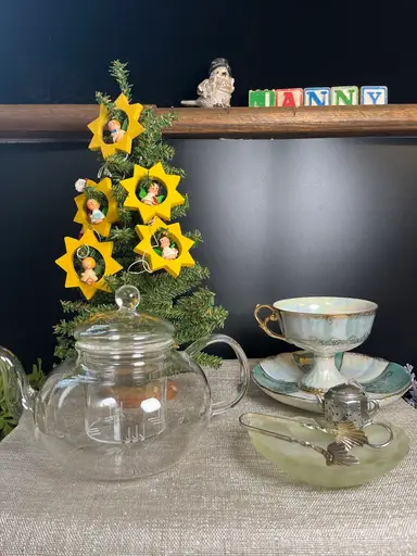 Holiday And Vintage Variety w/ Kim