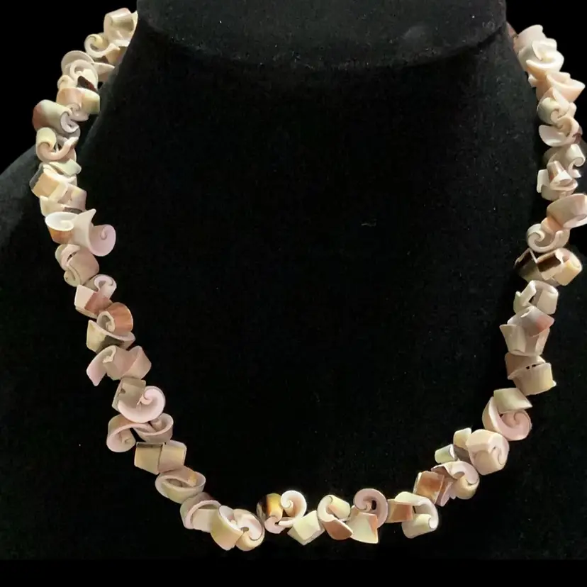 Pretty!!!  Natural Curly  Sliced Spiral Conch Seashell Necklace .