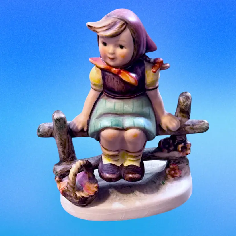 Vintage Hummel Goebel Girl On Fence JUST RESTING Figurine 112 3/0 (West Germany)