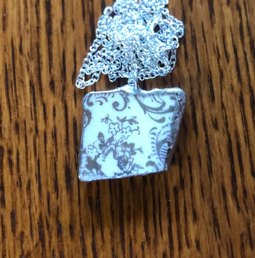 Oodelally Shop Broken Pottery Artisan Made Floral Pendant Unbranded Plate Handcrafted Necklace 7/8in x 3/4in