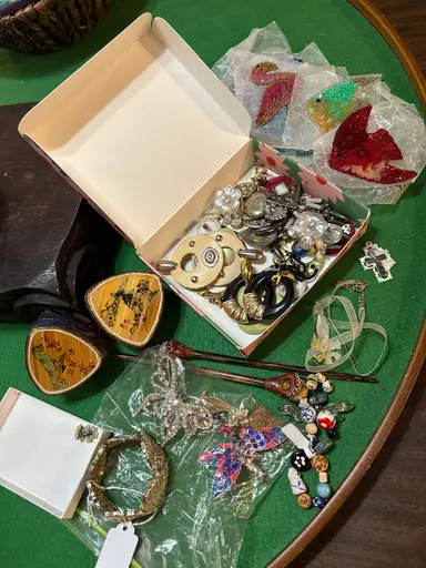 Jewelry and things Pop up Sale $3 & $5 Starts