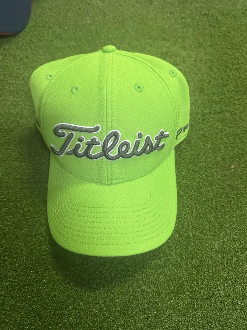 Used like New Fitted L/XL Titleist Golf Hat