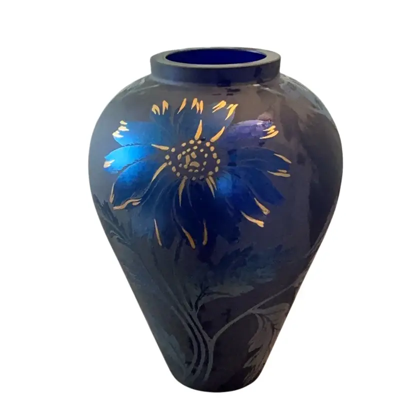 Fenton Favrene Daisy Vase Designed By Martha Reynolds (1976-1997) Limited Edition Piece 8 3/4” X 7”