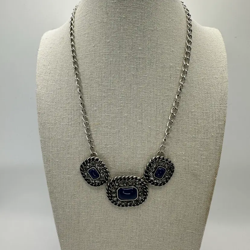 A082 - Avon Blue With Light Green Rhinestone Necklace NWT Tag