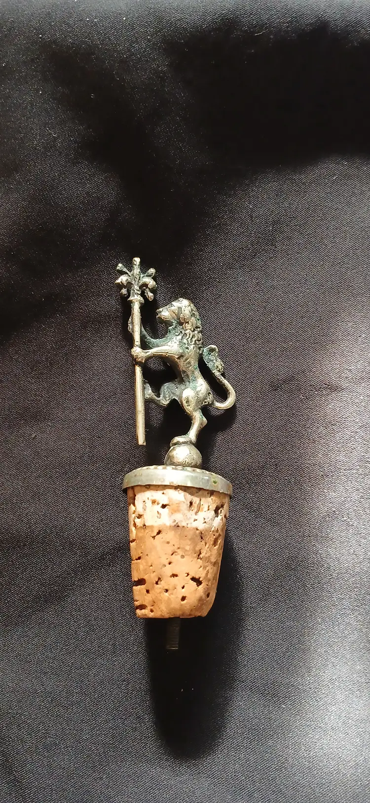 This Vintage HERALDIC RAMPANT LION W/Staff WINE CORK BOTTLE STOPPER is a unique and elegant addition to any kitchen or barware collection. The intricately designed lion pattern adds a touch of vintage charm, while the cork material ensures a secure seal to keep your wine fresh. Perfect for collectors or those looking for a stylish way to seal their favorite bottles, this bottle stopper combines functionality with a touch of old-world flair.
