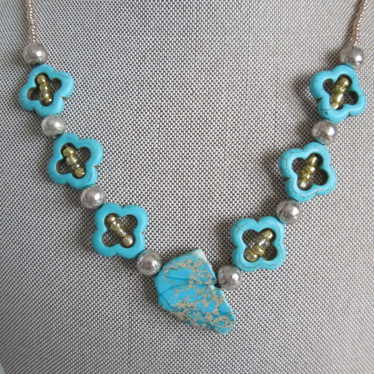 Vintage Southwestern Silver, Gold and Turquoise Howlite Flower Beaded Necklace