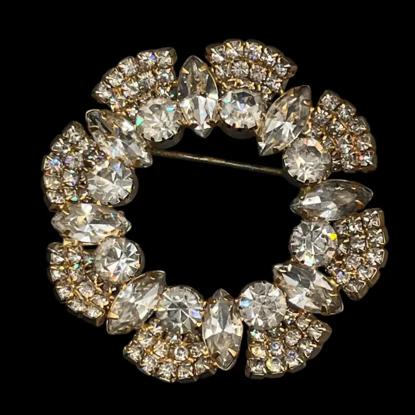 Large Round Gold Tone Clear Faceted Rhinestone Belt Buckle 2.5”D ✨