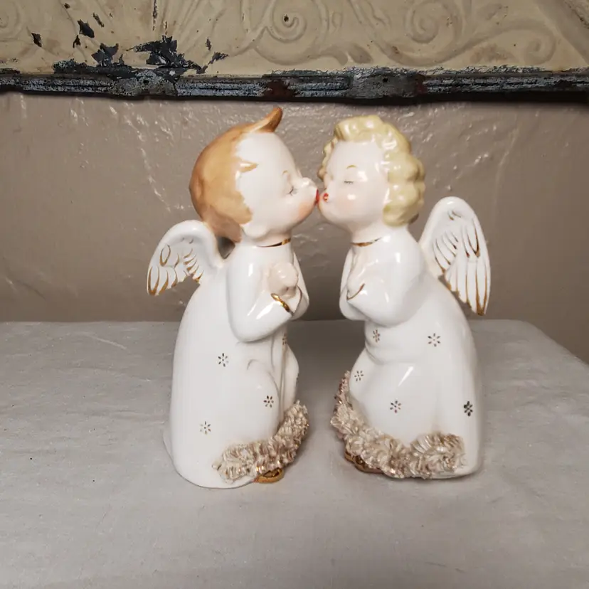 MCM Ceramic Kissing Angels