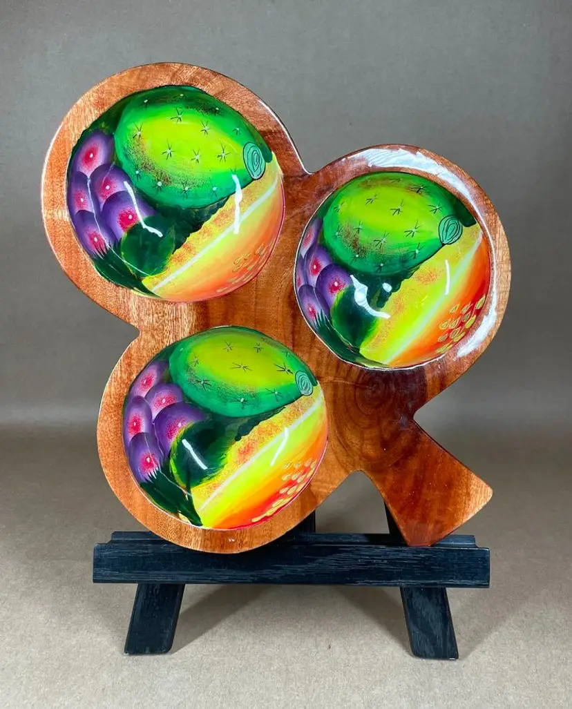 Clover Shaped Lacquered Wooden Serving Relish Appetizer Dip Candy Trinket Dish