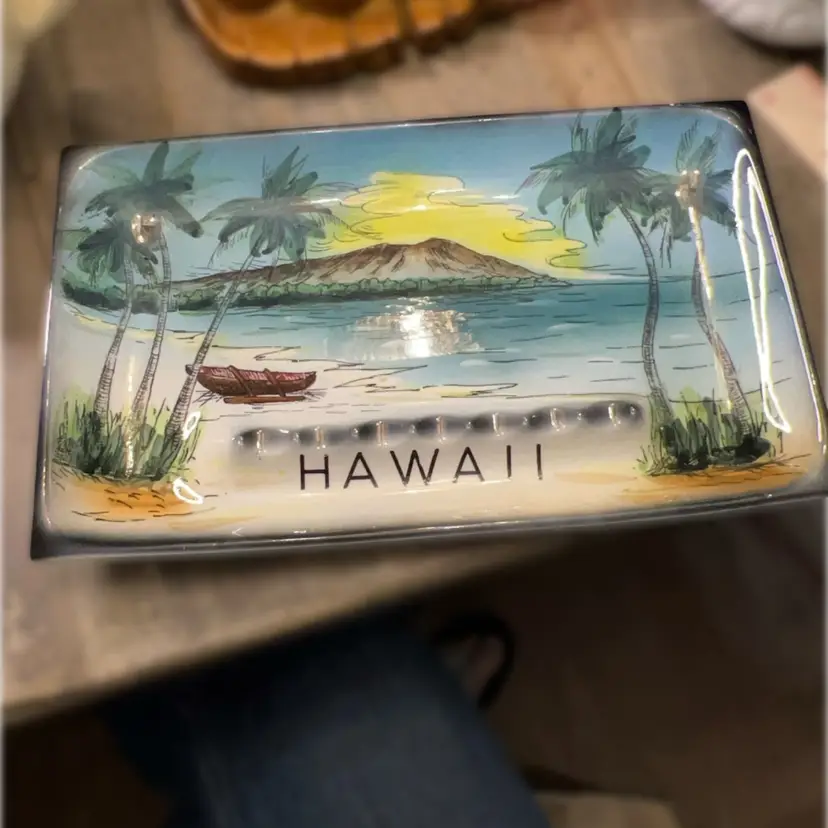 MCM Vintage ceramic souvenir Ashtray Trinket Tray depicting a Hawaiian tropical scene. 10”