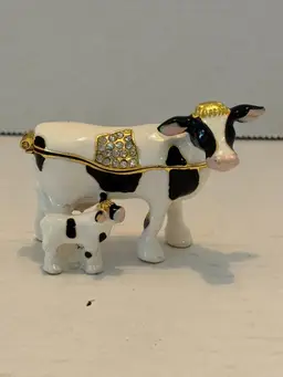 Small Cow with Calf Trinket Box with Rhinestones and Magnetic Closure Enamel