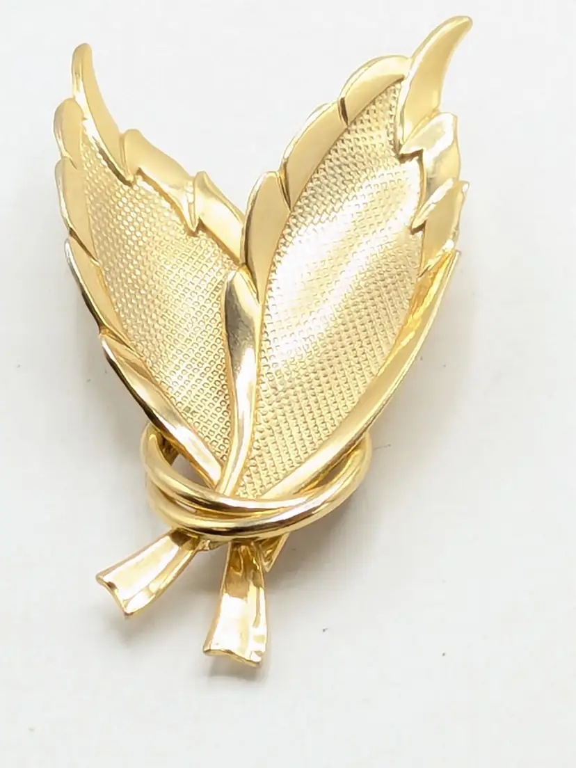 Vintage Leaf Brooch Pin Gold Tone