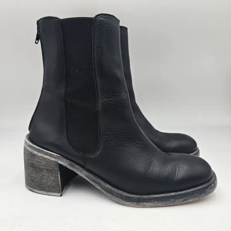Free People Essential Black Leather Chelsea Boot - Size 38.5 US 8 Made In Spain