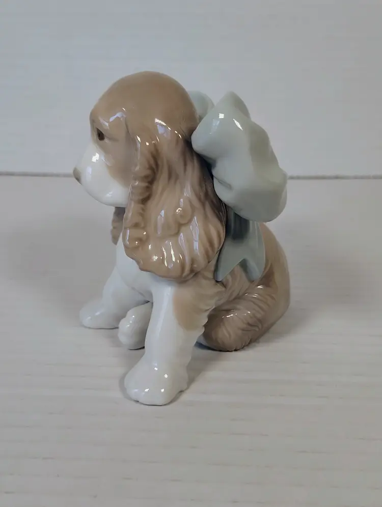 NAO by Lladro Cocker Spaniel Figurine "Puppy Present"