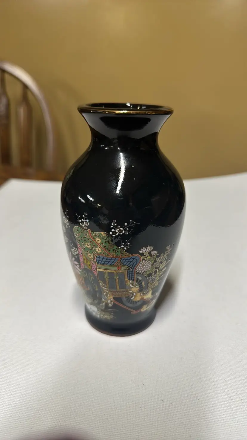 Imari Japan Black Vase Carriage Cart and Flowers Gold Accent Vintage 6” tall