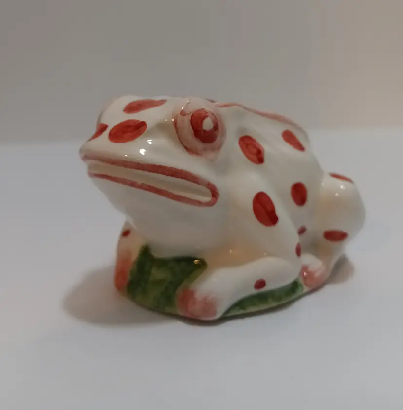 Jilly Walsh Frog Figurine for Mariposa Italy