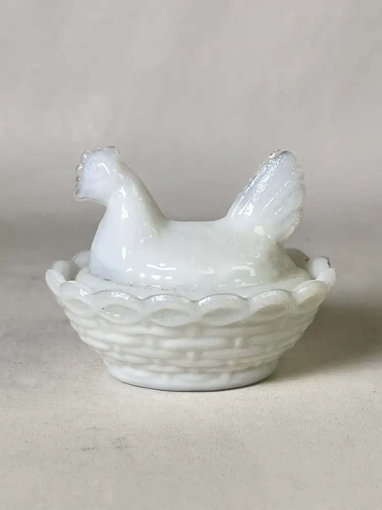 Vintage Milk Glass Hen On Nest Salt Cellar Trinket Box 2.5" Chicken