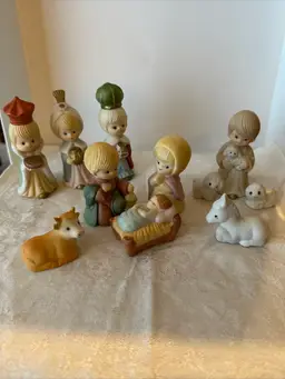 PORCELAIN NATIVITY SET 11 PC HAND PAINTED  1990’s Excellent Condition A+