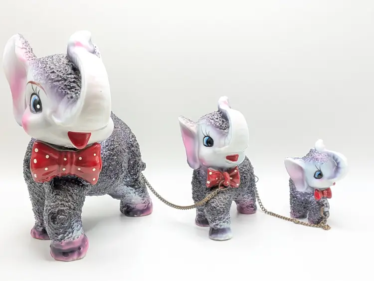 Arnart Japan Anthropormorphic Kitsch Sugar Elephants Chained Family Figurine 3pc