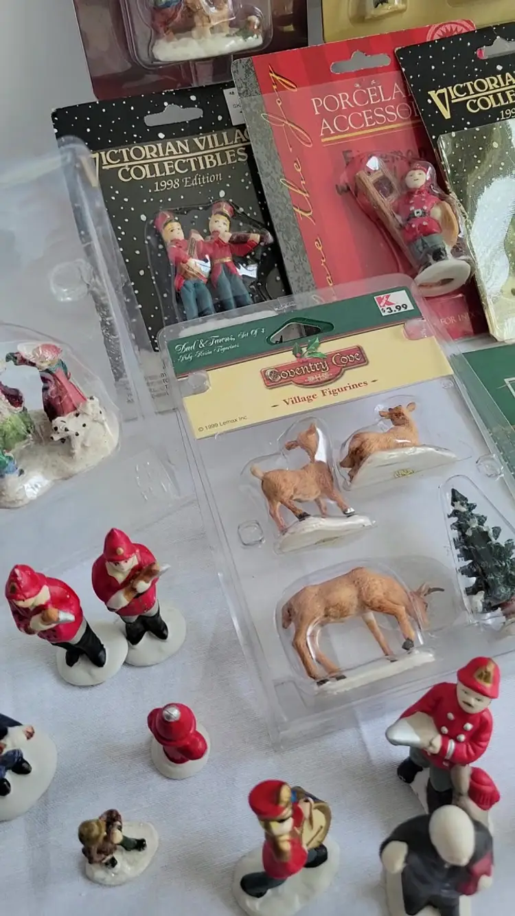 Lot Christmas Village Figures Accessories Mixed Lemax Holiday Time Victorian Village (B20)