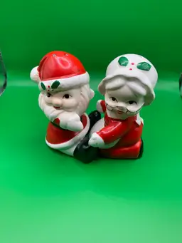 Lefton Santa and Mrs Claus Salt & Pepper Shakers, 1980’s Made In Taiwan ROC, Rare