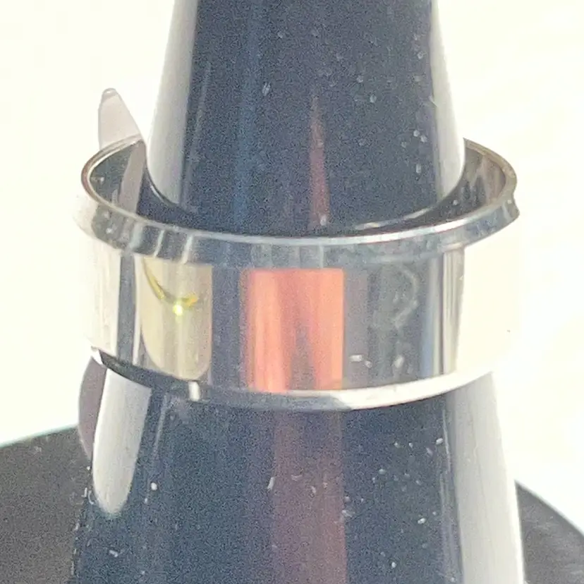 Stainless Steel Ring As Pictured Size 6