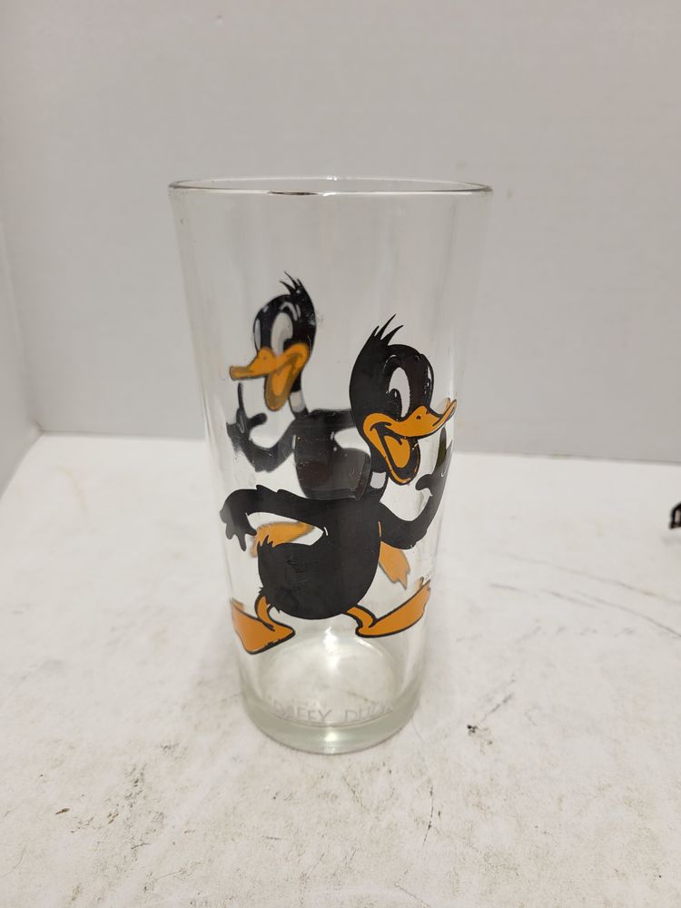 Vintage Looney Tunes Pepsi Collector  1973 Daffy Duck Warner Brothers Glass