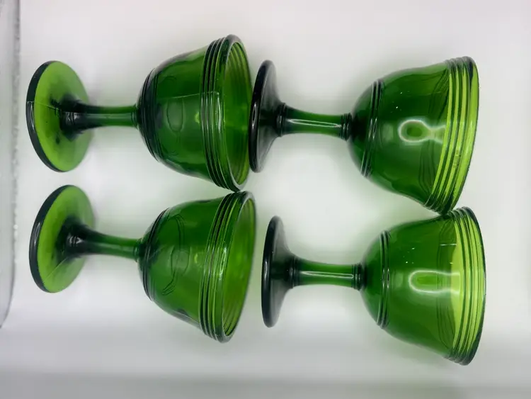 Set Of 4 THT 2004 Emerald Green Stemmed Sherbet Cups Approx 5”