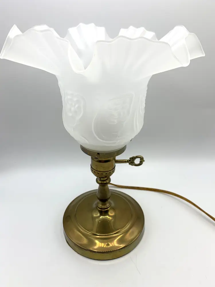 Vintage Brass Table Lamp Swan Embossed Swirl Glass Shade Ruffled Top Retro Decor