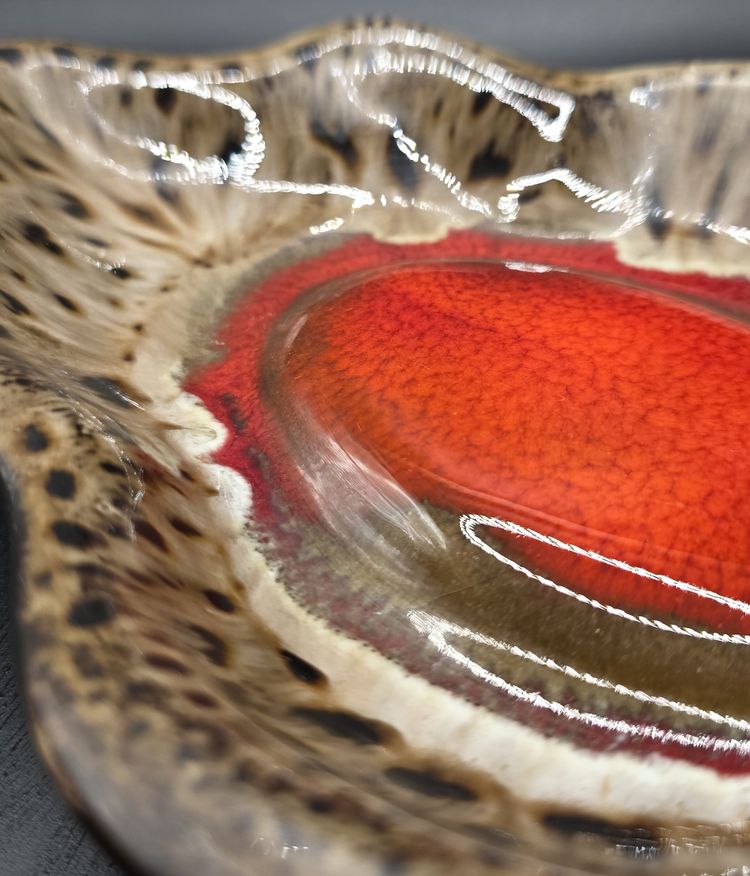 Mid-Century Modern Leaf-Shaped Ceramic Dish – Crackled Red Glaze Center & Speckled Earth-Tone Rim