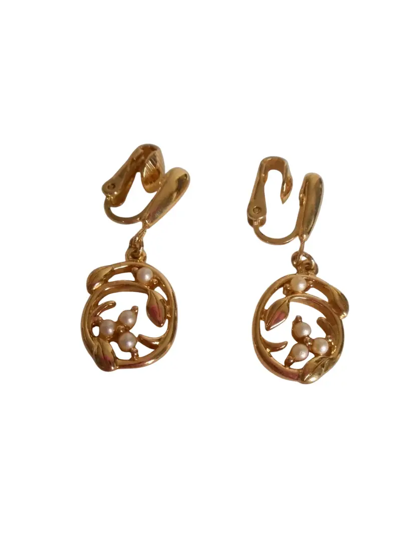 Vintage 1980s Trifari clip on earrings pear gold costume jewelry floral