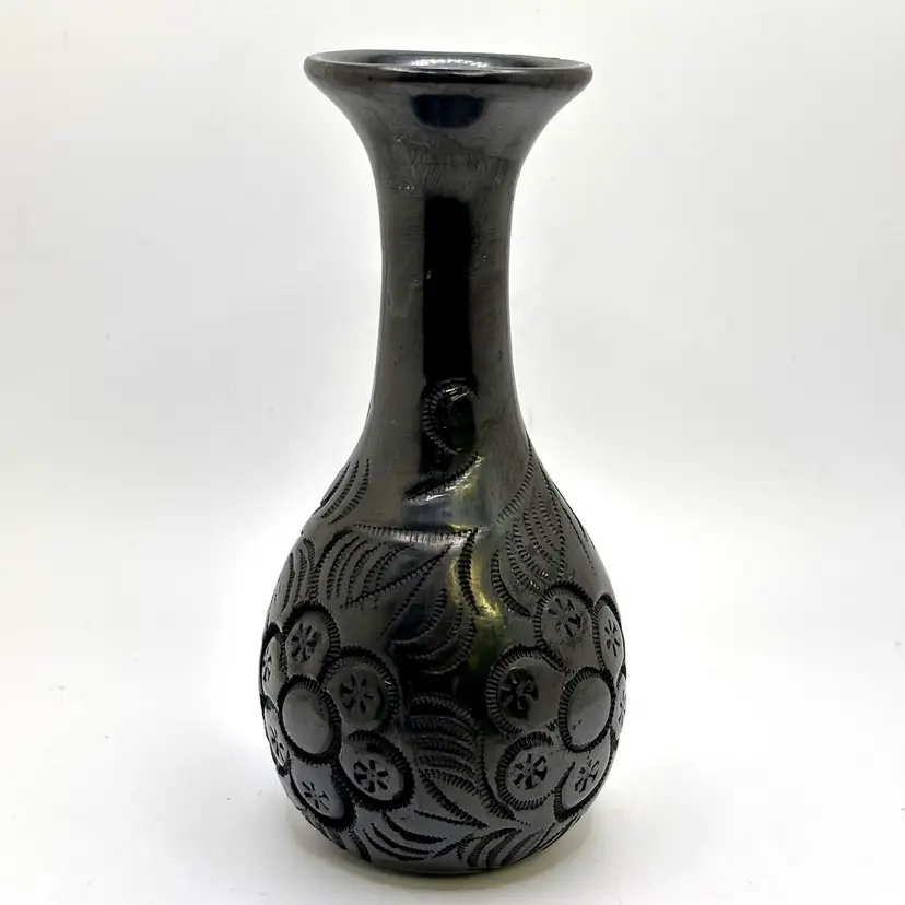 Barro Negro Mexican Pottery Etched Floral Design Vase 6”Signed
