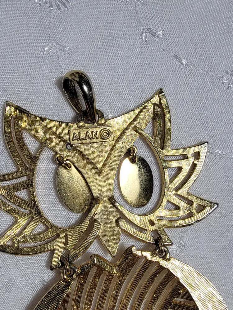 Vintage goldtone Large owl pendant marked ALAN